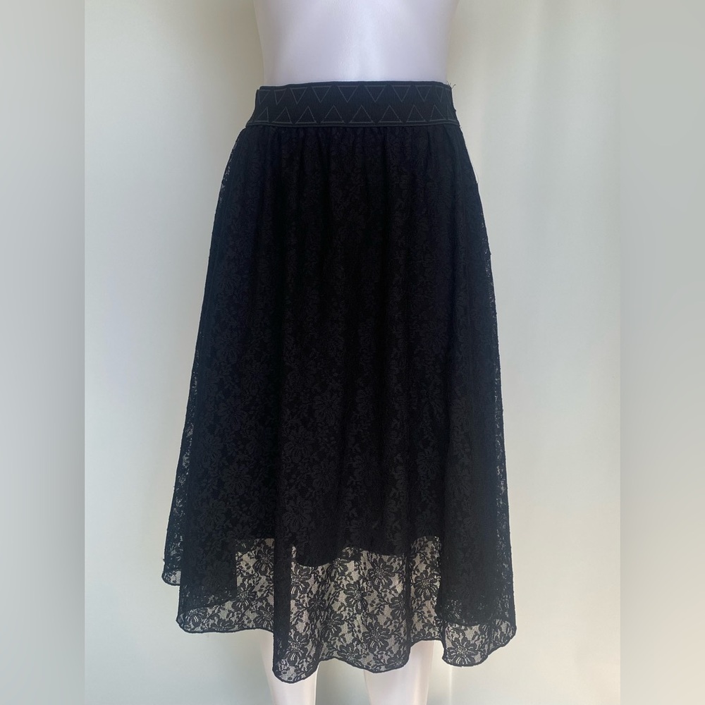 LuLaRoe “Lola” Lace Skirt Size XS